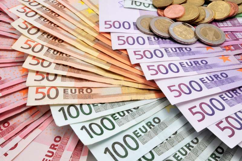 Geldscheine und Münzen Euro Kassensturz