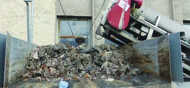 odpad priplavený kanalizáciou na ČOV