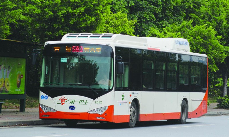 BYD_K9A_Bus_is_running_Guangzhou_Trolley_Bus_Line_583