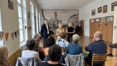 Előadás a nyugdíjasklubban