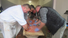 Jótékonysági disznóvágás Megyercsen