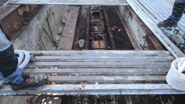 Cserélik a termálmedence tetejét