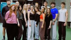 Zajlanak a Képzelt riport egy amerikai popfesztiválról rockmusical próbái a Komáromi Jókai Színházban