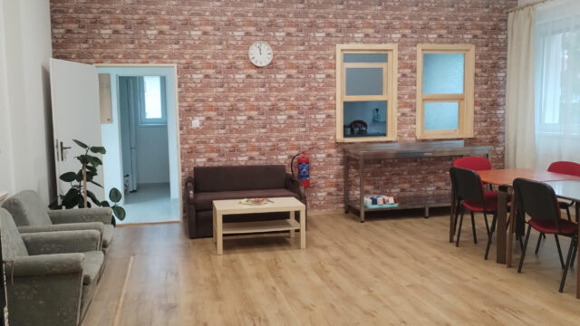 Az intézményt Nagykeszin találják